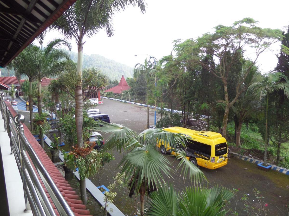 Sukapura Permai Hotel Lambangkuning Exterior photo