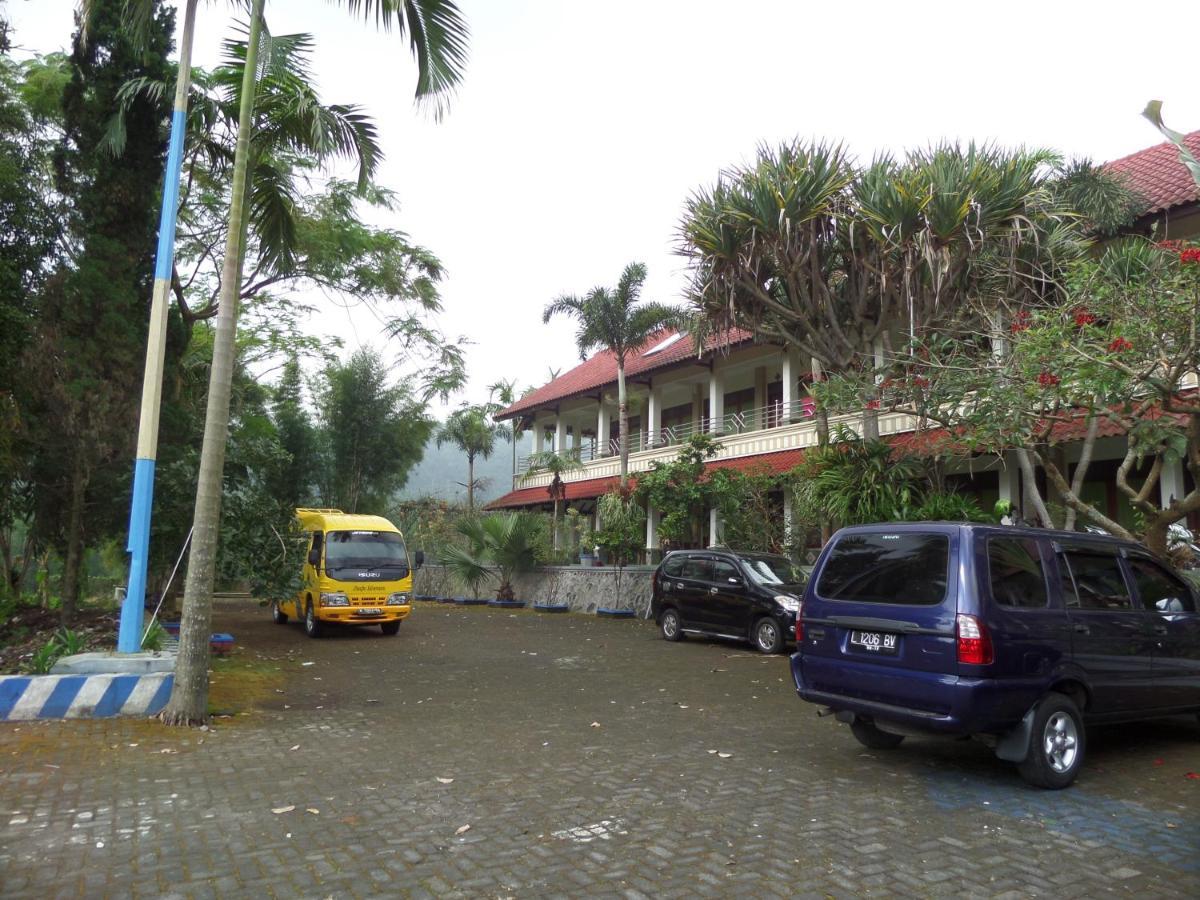 Sukapura Permai Hotel Lambangkuning Exterior photo